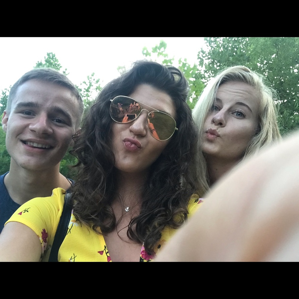 Meet your Posher, Caleigh